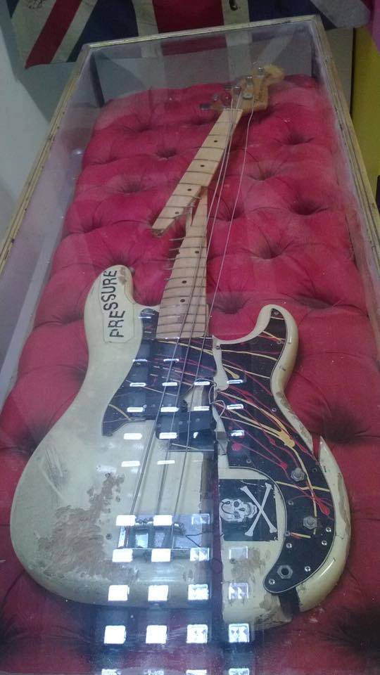 bajo de Paul Simonon